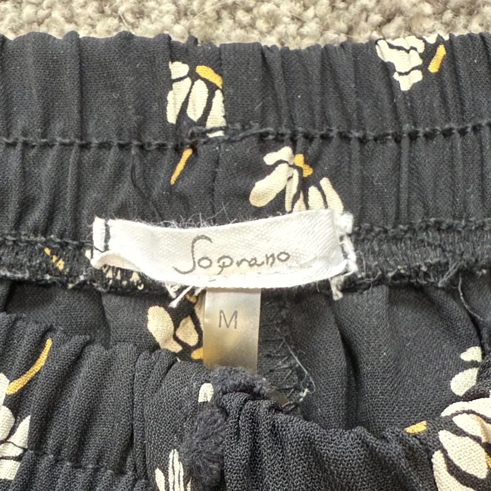 Soprano Black Floral Scalloped Trim Shorts